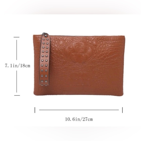 NWOT LARGE SILVER CLUTCH - Picture 5 of 6